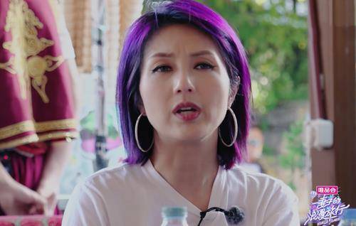 发型有一种“潮流”叫杨千嬅,头发染成紫色,网友:减龄10岁!