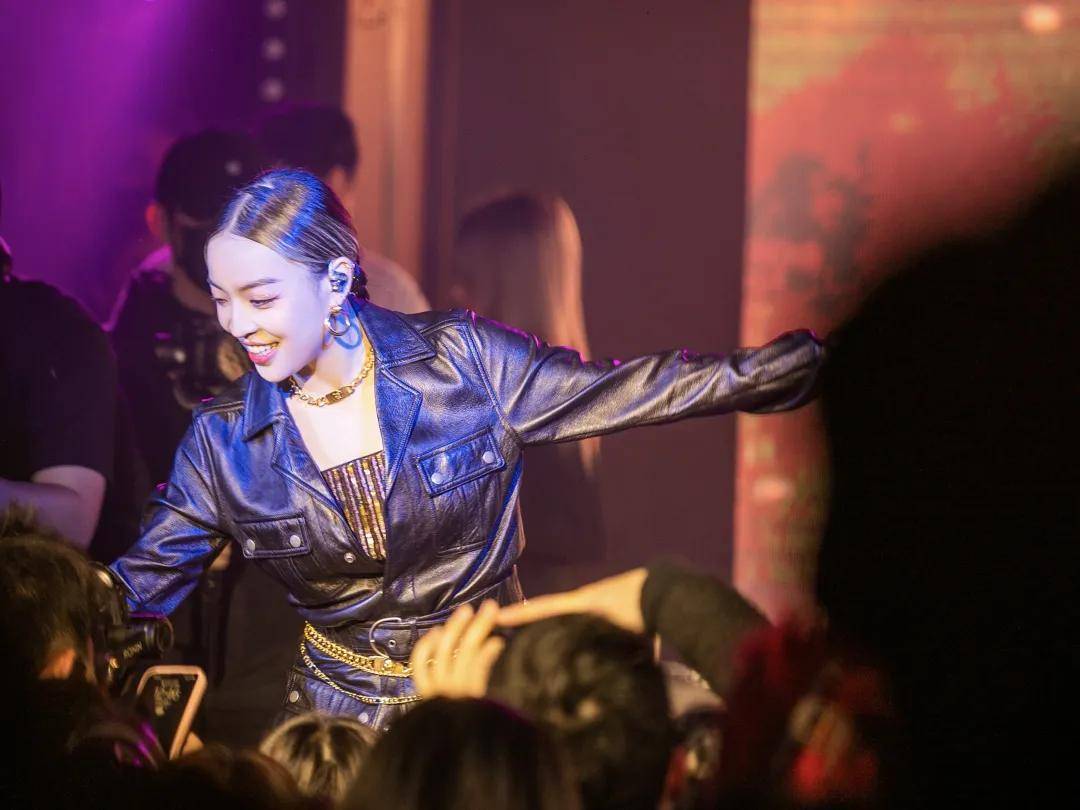 品牌YSL向你发出暗夜召集令，魔都夜皇后们在此集结！