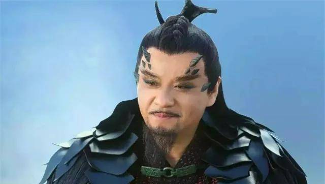 了手,成功将两徒弟救了出来,却也因此惹怒了擎苍,引发翼族和天族大战