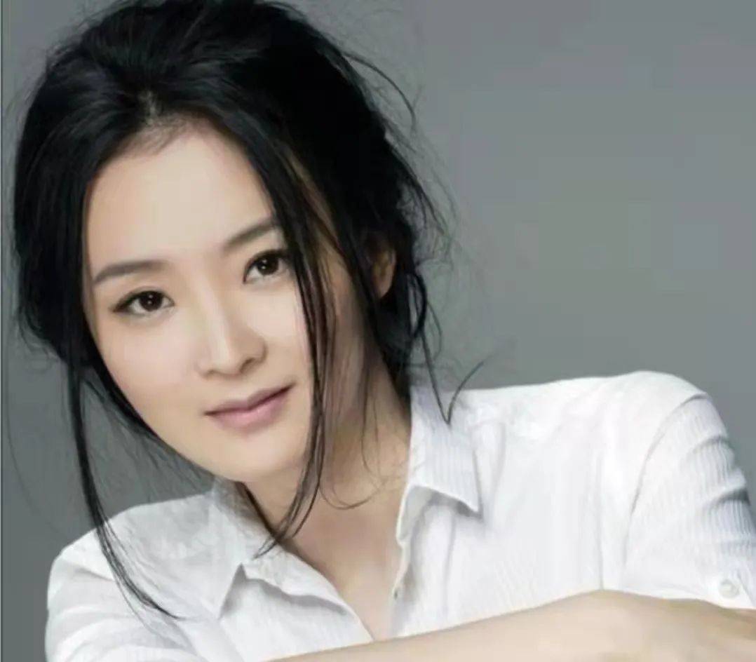 鼻翼谁说鼻子高才出美人？这10位小鼻子、塌鼻子女星，个个精致可爱