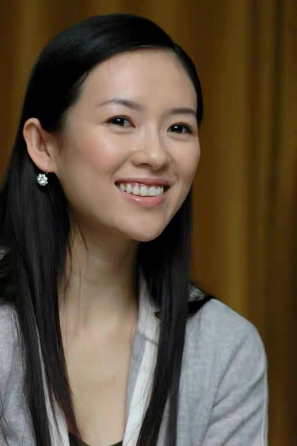 卷发女人到了中年，这4种发型尽量别剪，自以为时髦，其实显老又土气