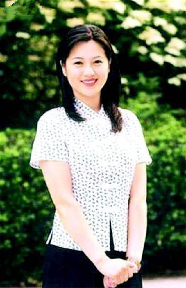 原创因癌症去世的央视女主持人病逝时年仅42岁涂经纬在葬礼上痛哭