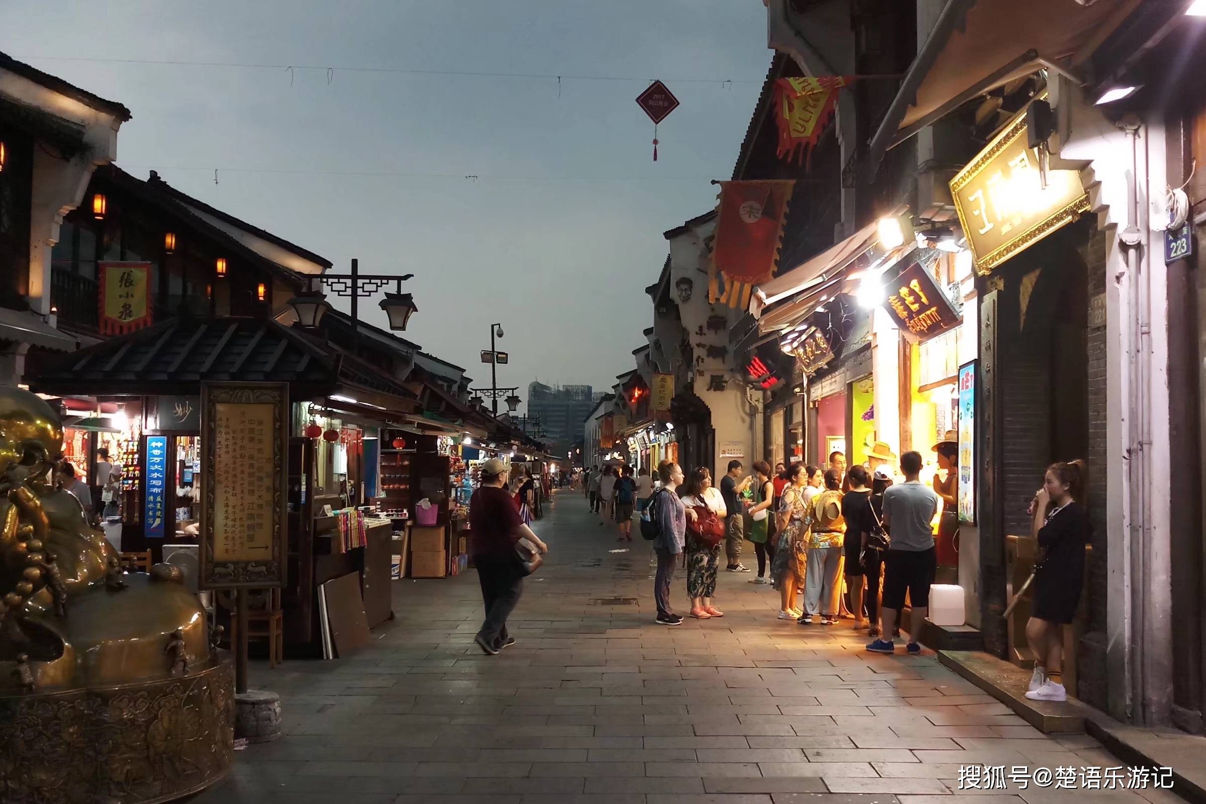 杭州西湖边竟藏着两条历史街区现为4a级风景区是杭州必游之地