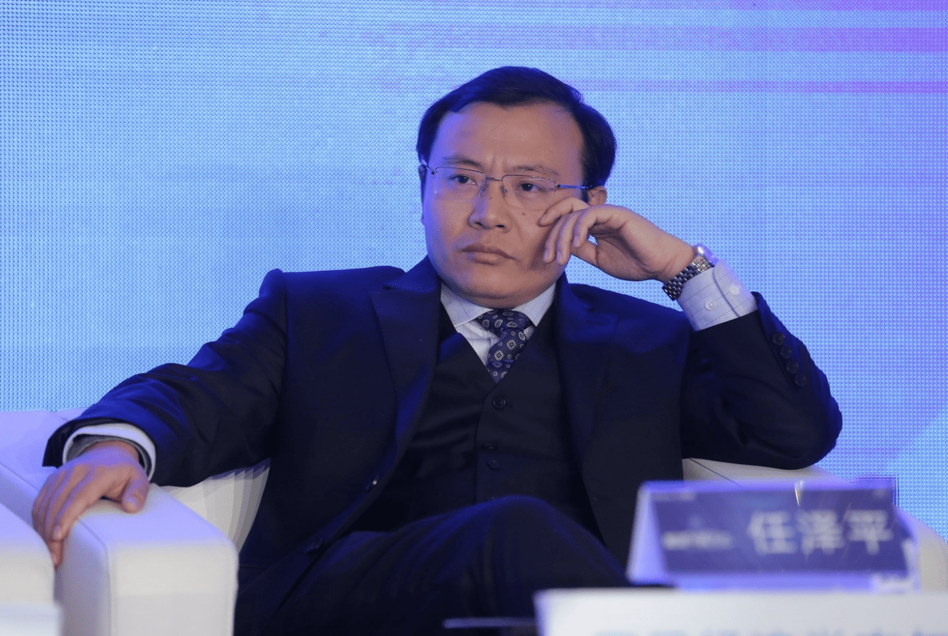 原创任泽平绕的开90后00后吗