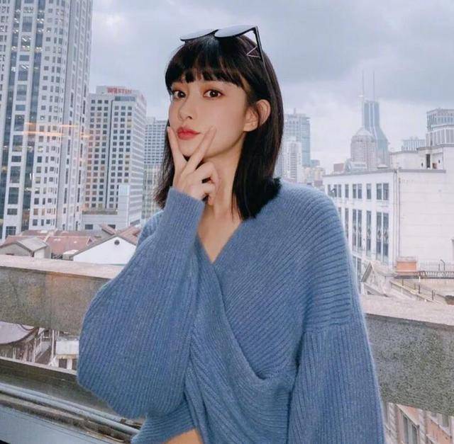 发型Lisa带火了一种新发型,叫“漫画锁骨发”,减龄甜美,圆脸也适合