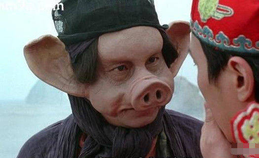 其实吴孟达也扮演过猪八戒,在《大话西游》中,他就扮演又胖又丑的猪
