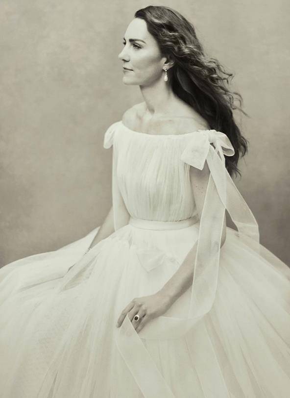 凯特王妃发布40岁生日肖像照，拍摄灵感来自19世纪的女眷肖像