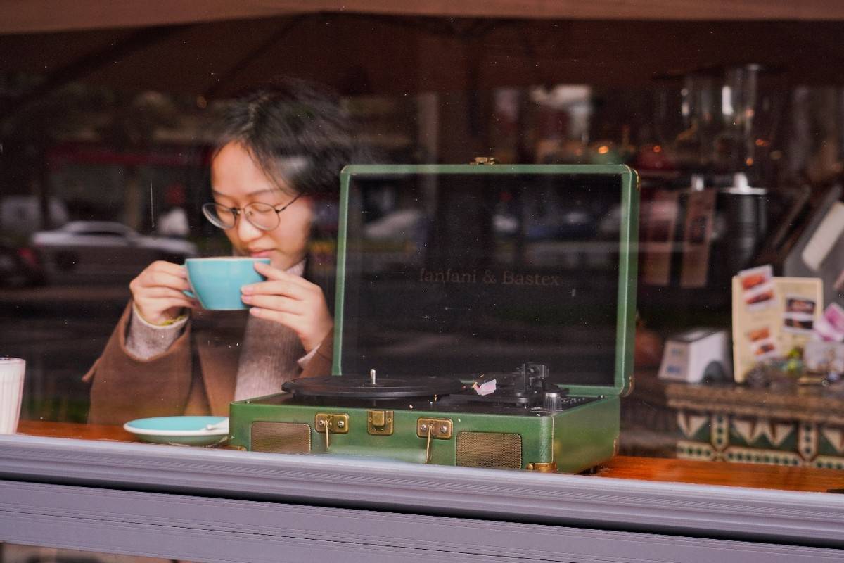 平价的梵珐尼复古蓝牙留声机，自带怀旧手提箱，超高颜值