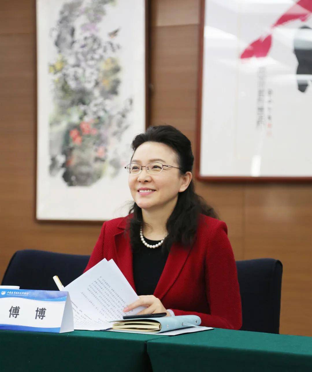 交流合作与传播中心秘书长肖连兵和《中国青年报》教育科学部主任原