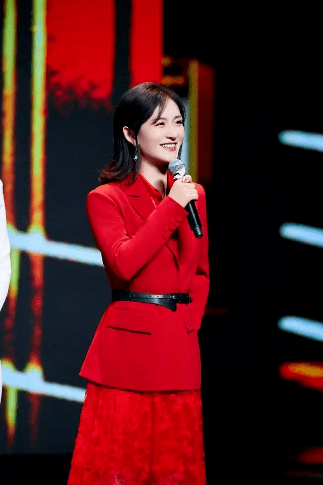 东方|芒果台一姐谢娜竟录制东方台春晚！穿公主裙跟张杰合唱，颜值美翻