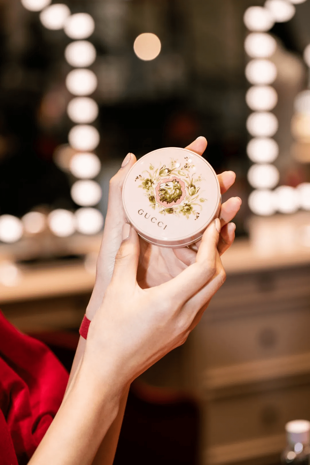 冬日古驰美妆双子星愿店优雅揭幕!演绎复古浪漫美学!