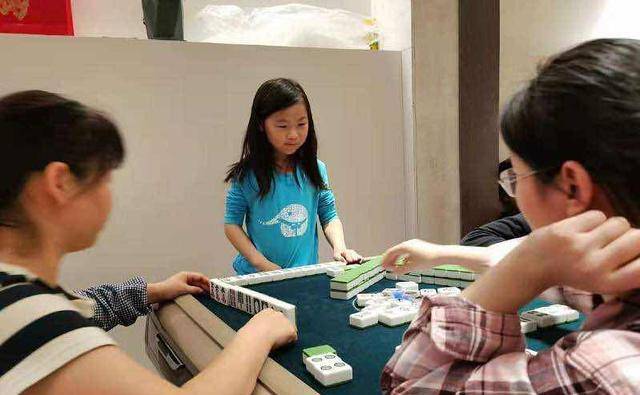 性情大变|岳云鹏大女儿近照曝光，与爸爸高度撞脸，妈妈生病后性情大变