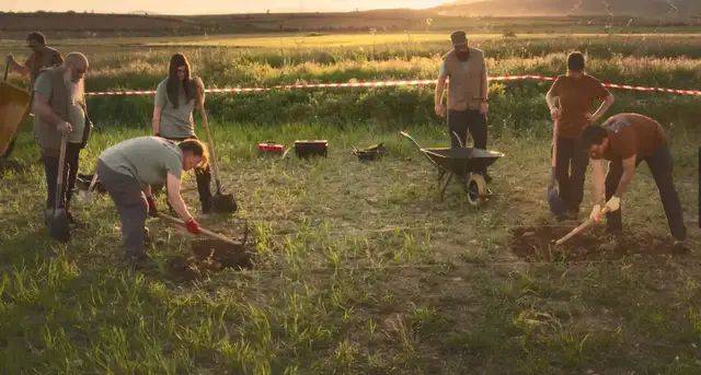 母性|海报都要打码，才敢安利阿莫多瓦的最新大作