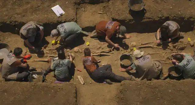 母性|海报都要打码，才敢安利阿莫多瓦的最新大作