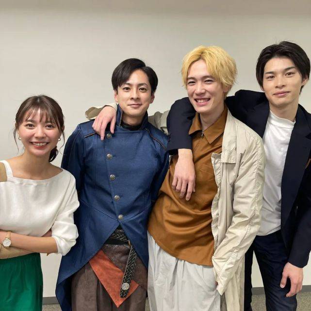 原创假面骑士小樱和自己的皮演相处愉快大二与欧鲁特加戏外合作很欢乐