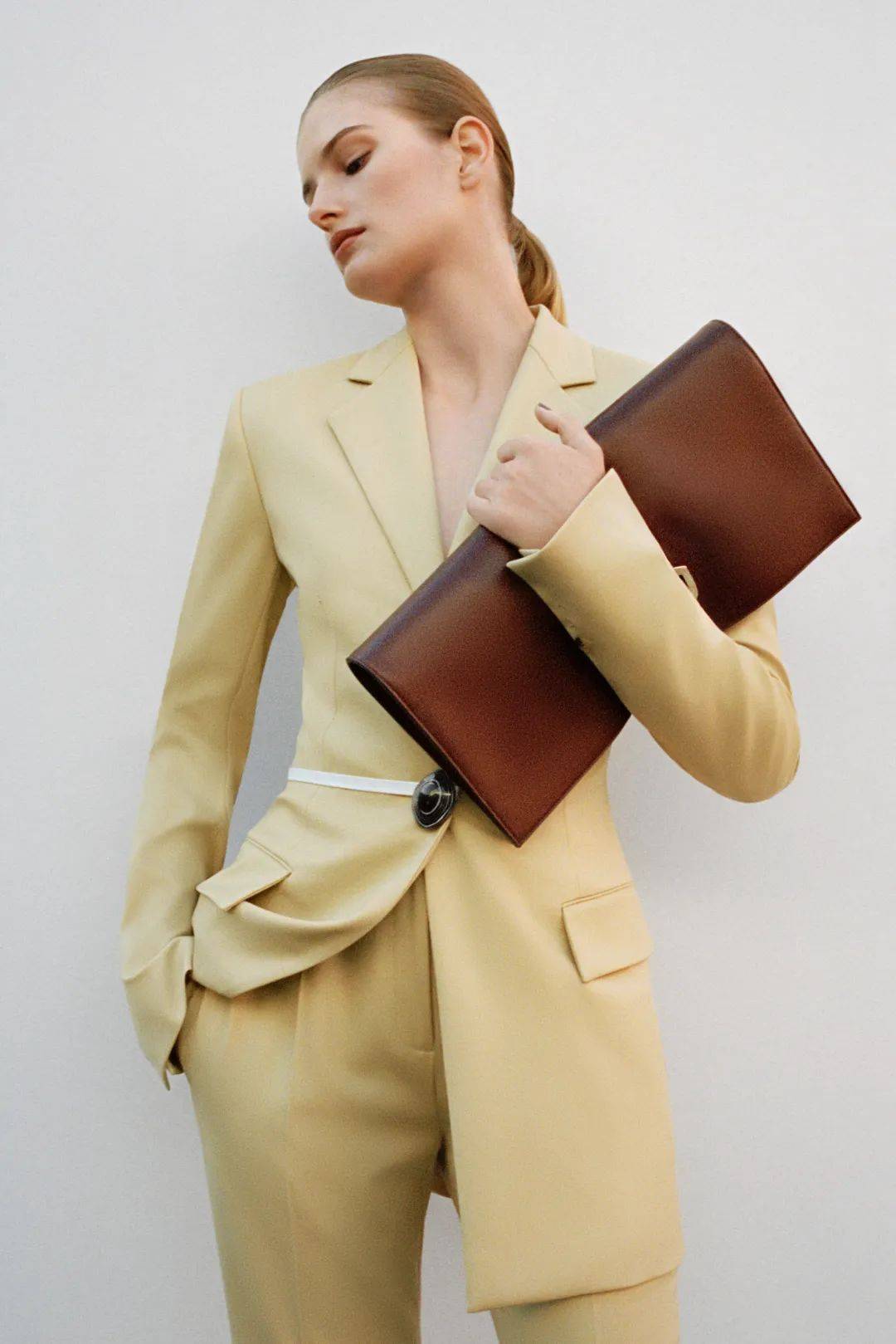 范主为什么新时代的女精英，都美得高级又云淡风轻？