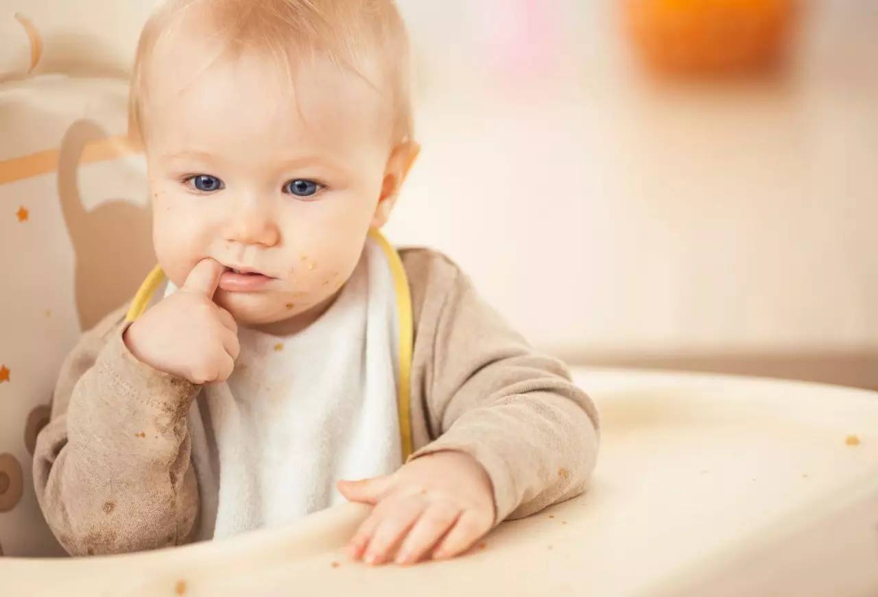 【宝宝吃手】宝宝吃手是怎么回事_宝宝吃手正常吗