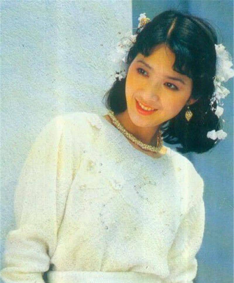 姐妹看了龚雪的淑女造型，突然发现：“再过30年，穿衣也不如她优雅”