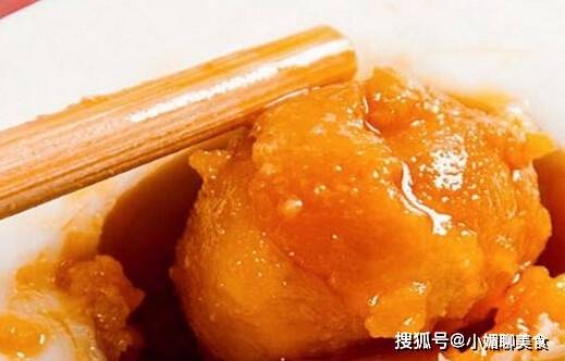 妈妈腌咸鸭蛋有妙招：不加一滴水，只需加点“它”，鸭蛋个个冒油