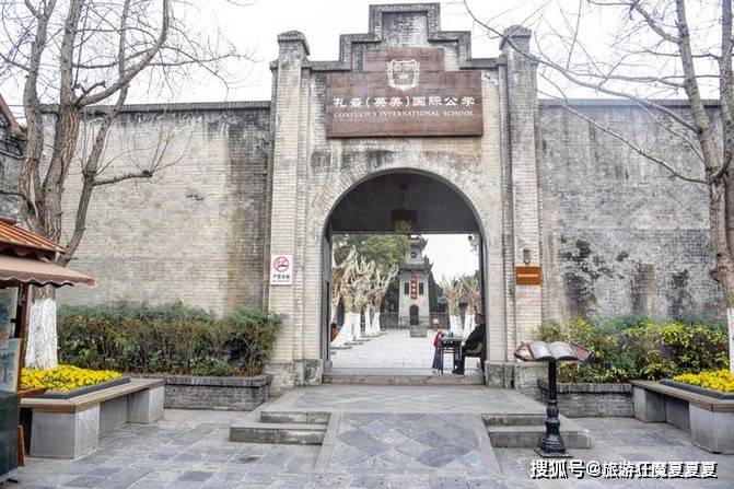 成都周边的民国古镇，历史比所属县还久，曾是大地主刘文彩的老家