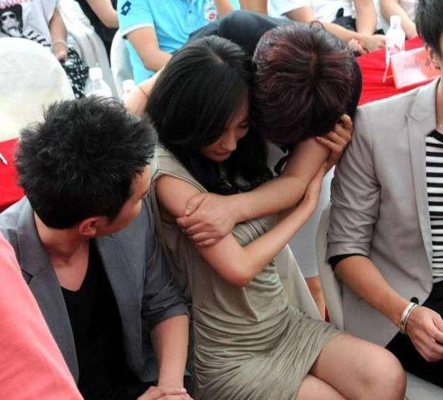 女星被占便宜迪丽热巴默默忍受只有她选择还击网友真霸气