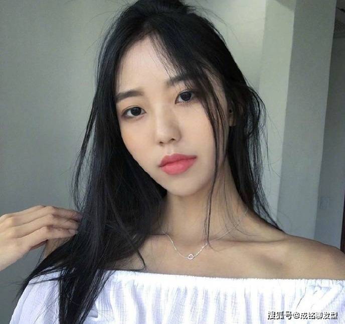卷发你适合“烫发”还是“直发”？关键看这三点，选错发型显老又土气