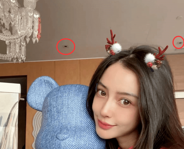 校服Baby低调秀恩爱,穿黄晓明北电校服现身片场,夫妻二人幸福如初