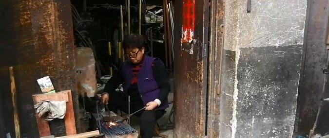 安徽淮南：巷道内分布十几家打铁铺，一个即将消失的行业