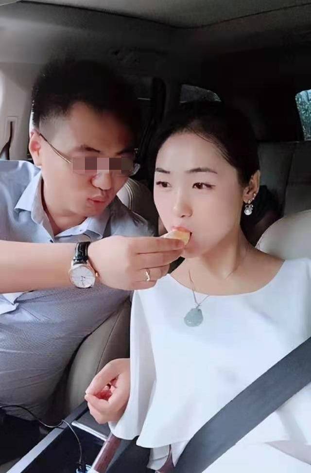 折翼天使杨佩9岁时失去双臂用双脚绣十字绣被男友抛弃如今怎样了