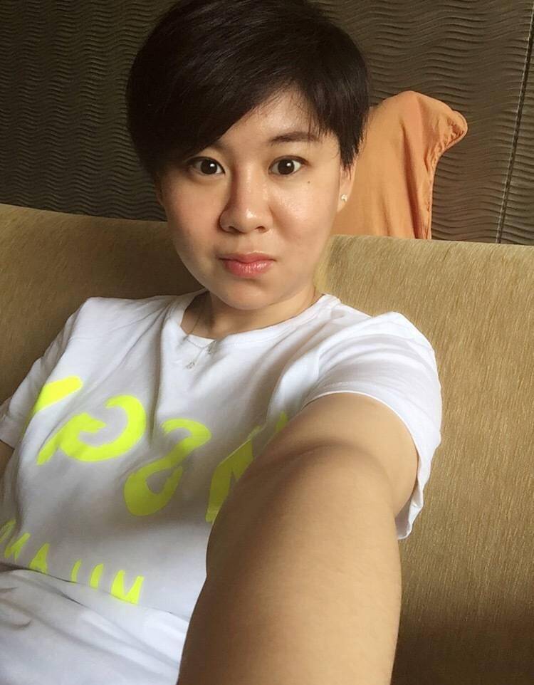 作用 小沈阳罕见晒全家福，13岁女儿穿卫衣长相土萌神似爸，妥妥超模脸