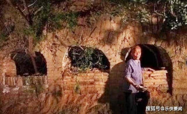 梦回故土,与逝去父亲共掘坟坑的深层寓意 梦回故土,与逝去父亲共掘坟坑的深层寓意