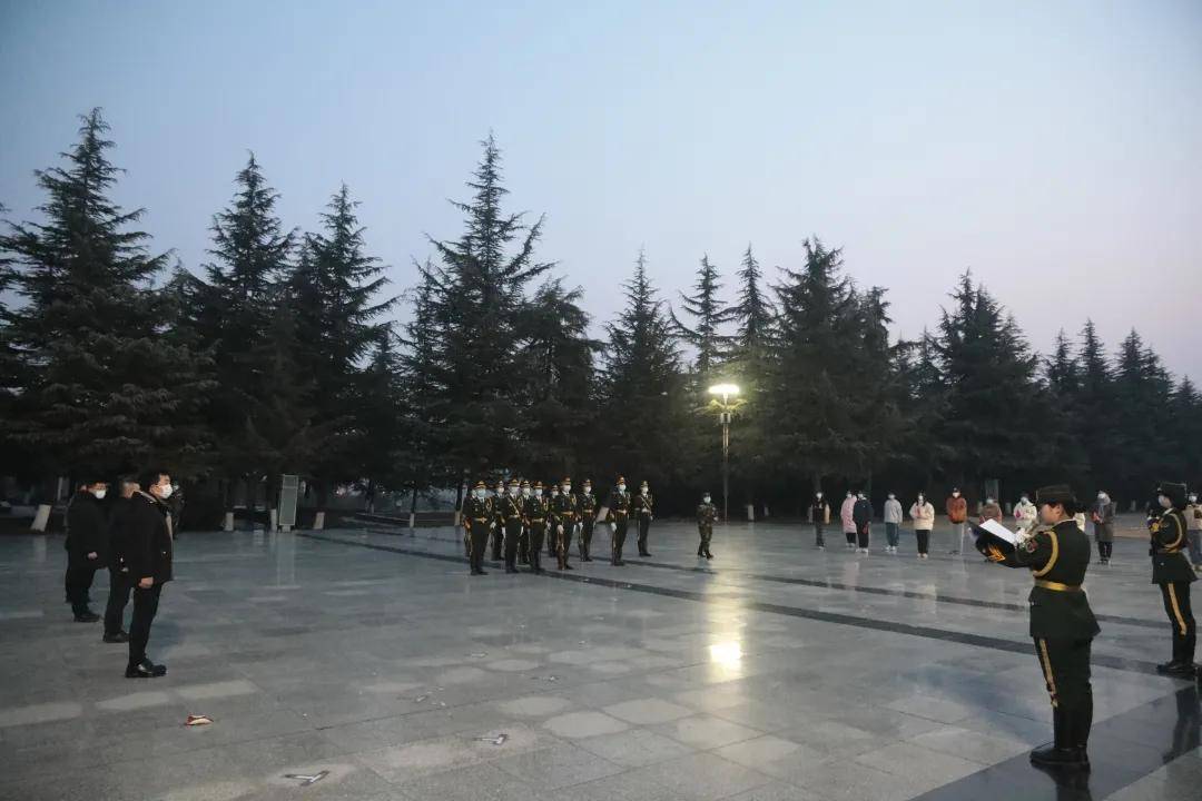 网络|青春有热血，战疫显担当丨西京学院举行升国旗仪式