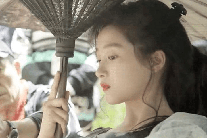 永久颜值忽高忽低的女星，鞠婧祎去掉半永久妆容，杨幂过度调整后遗症