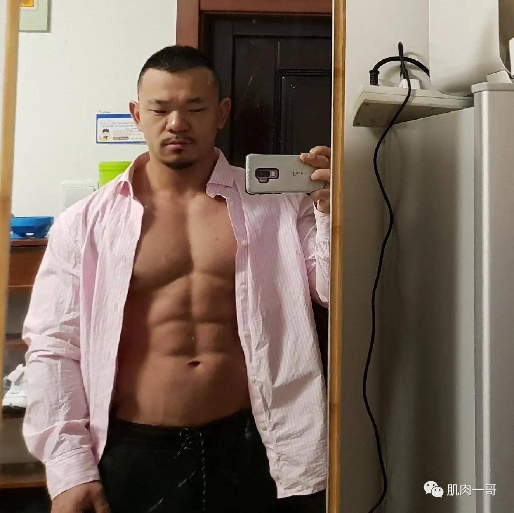 目标|33岁上海肌肉男爆红网络，网友：这也太巨无霸了