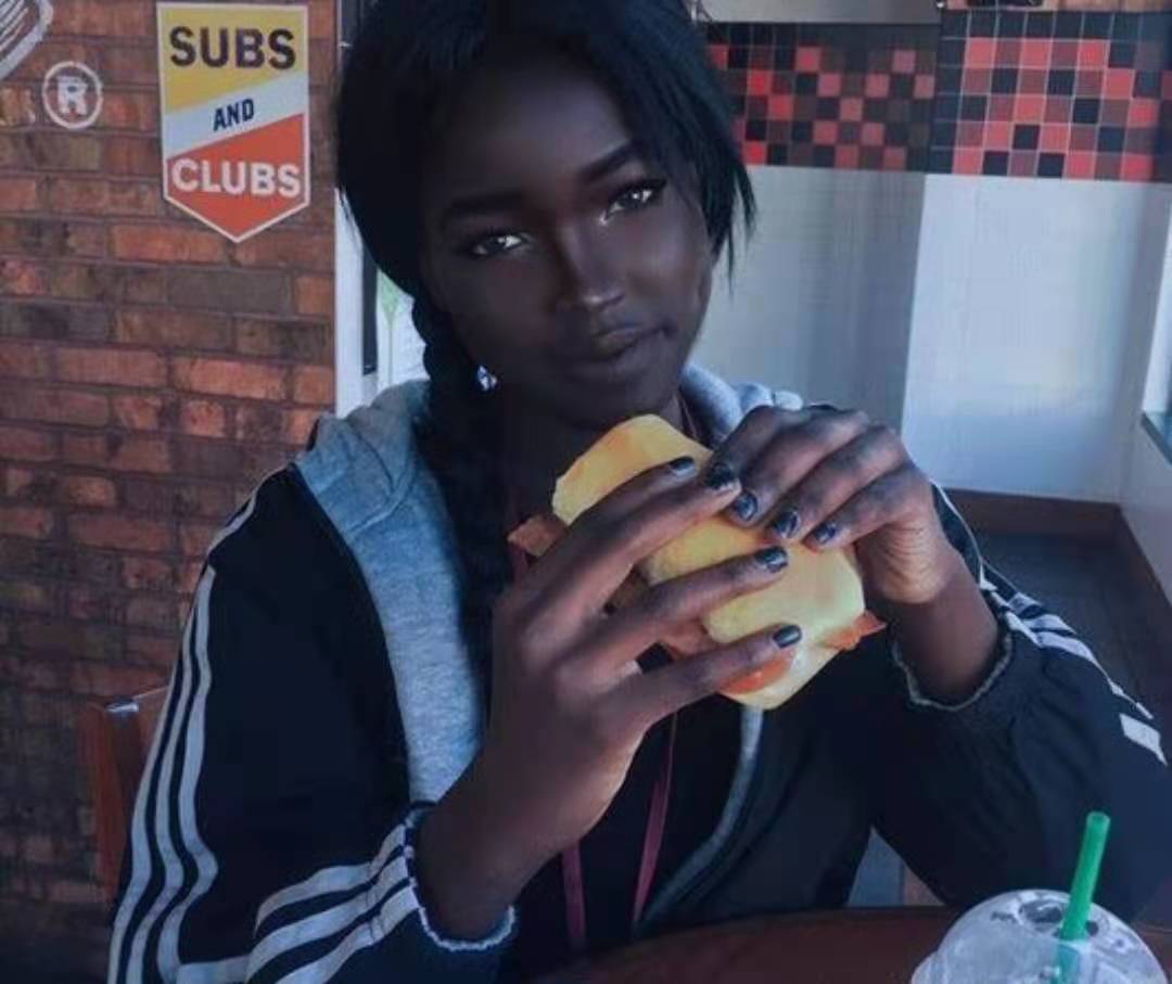 Lolita 那个曾火爆全球的黑人女孩有多美？被富二代排队追，后来怎样了？