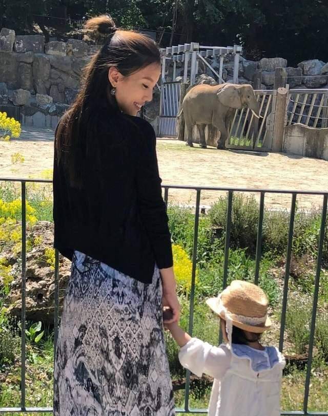 名媛 王力宏前妻真是宝藏女孩！高学历配好衣品，名媛风穿搭至今不过时