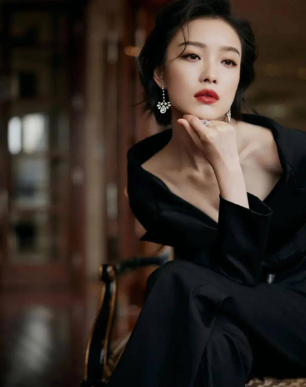 卷发你的脸型适合什么发型？1分钟找到本命发型，巨显脸小