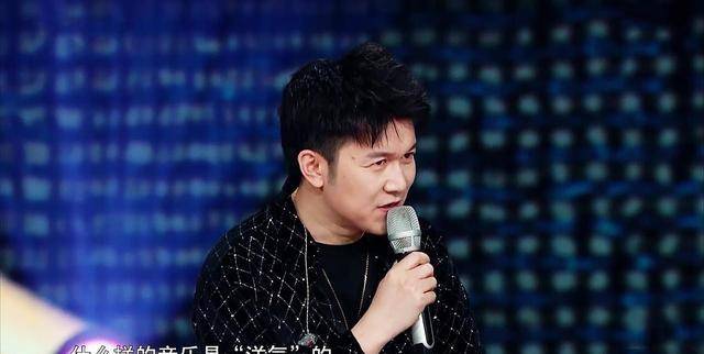 当时高进和动力火车组合合作带来一首歌曲《雨蝶》,结果表演结束后