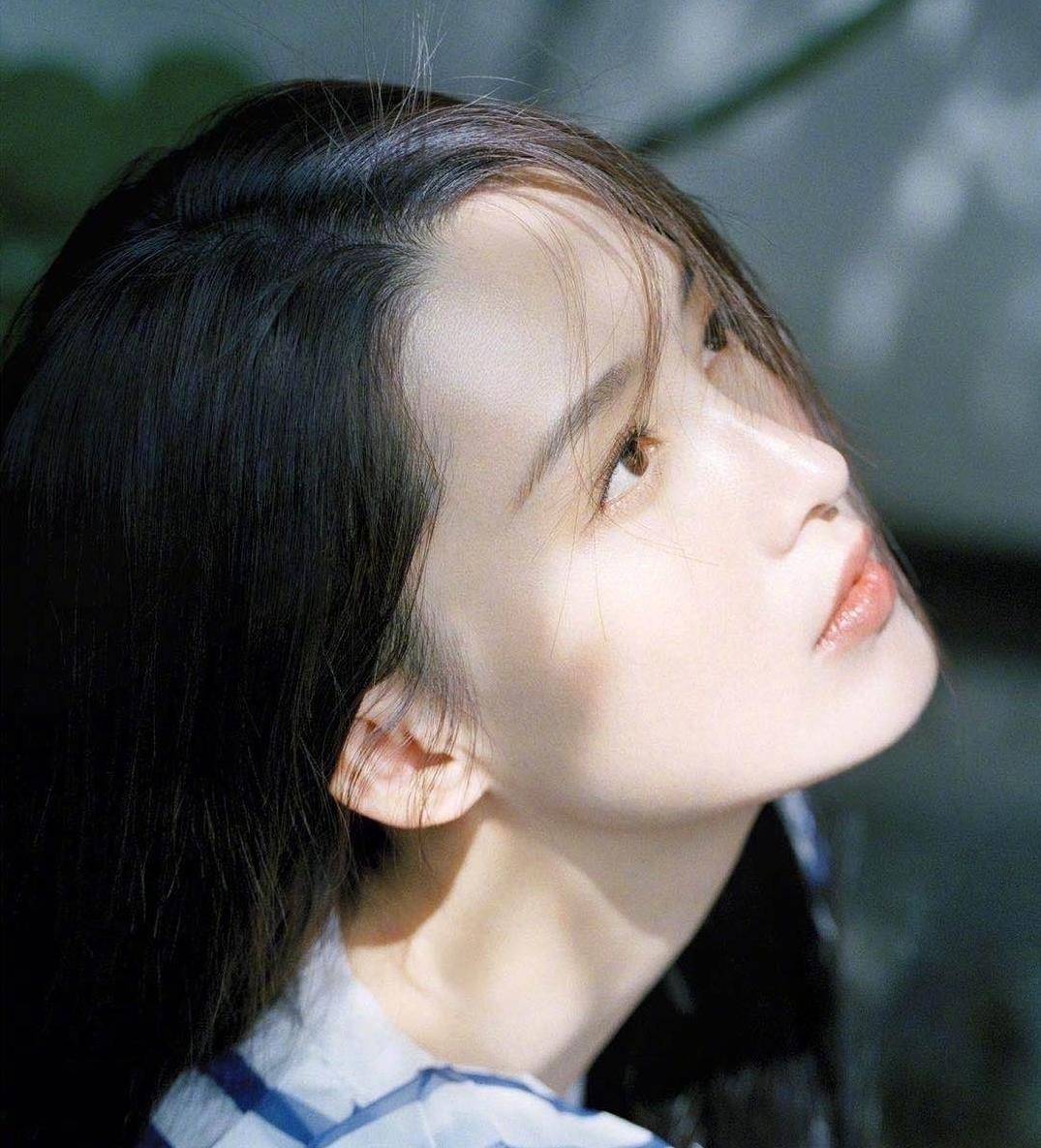 周冬雨继千金妆、奶醉妆后，又一妆容走红？求求女明星们别再无脑跟风