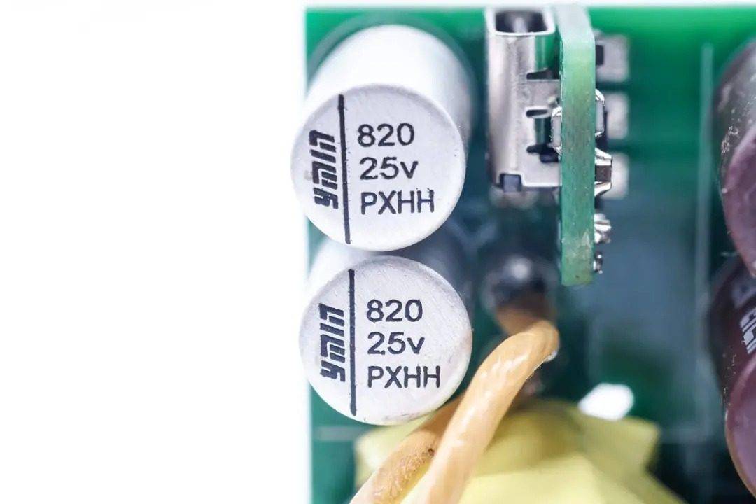 必易微带来PFC+QR全套国产120W氮化镓快充解决方案