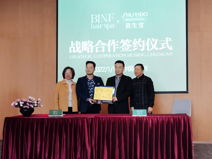 这场签约仪式,备受流行美领导层的重视,董事长赖建雄先生亲自出席见证