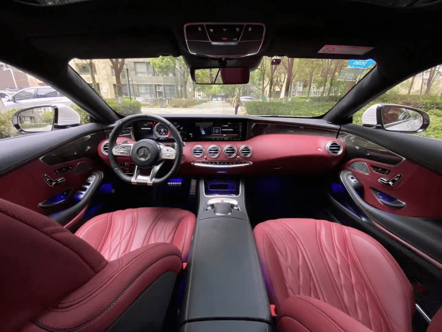 少数人的有钱大玩具新款奔驰amgs63coupe双门轿跑车