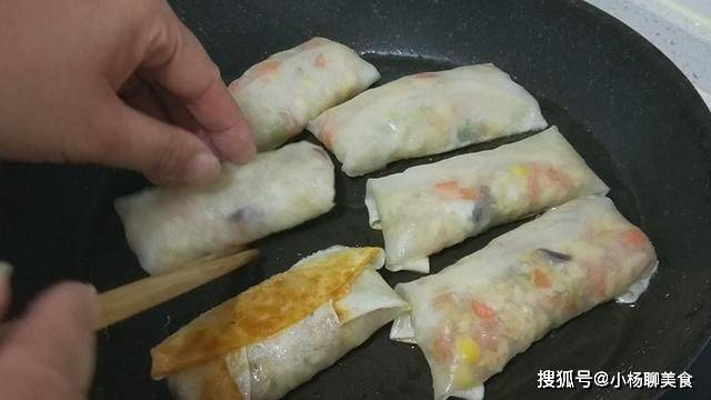 葱花|剩米饭别光炒着吃了，教你新做法，外酥里软，一顿5个都不够吃