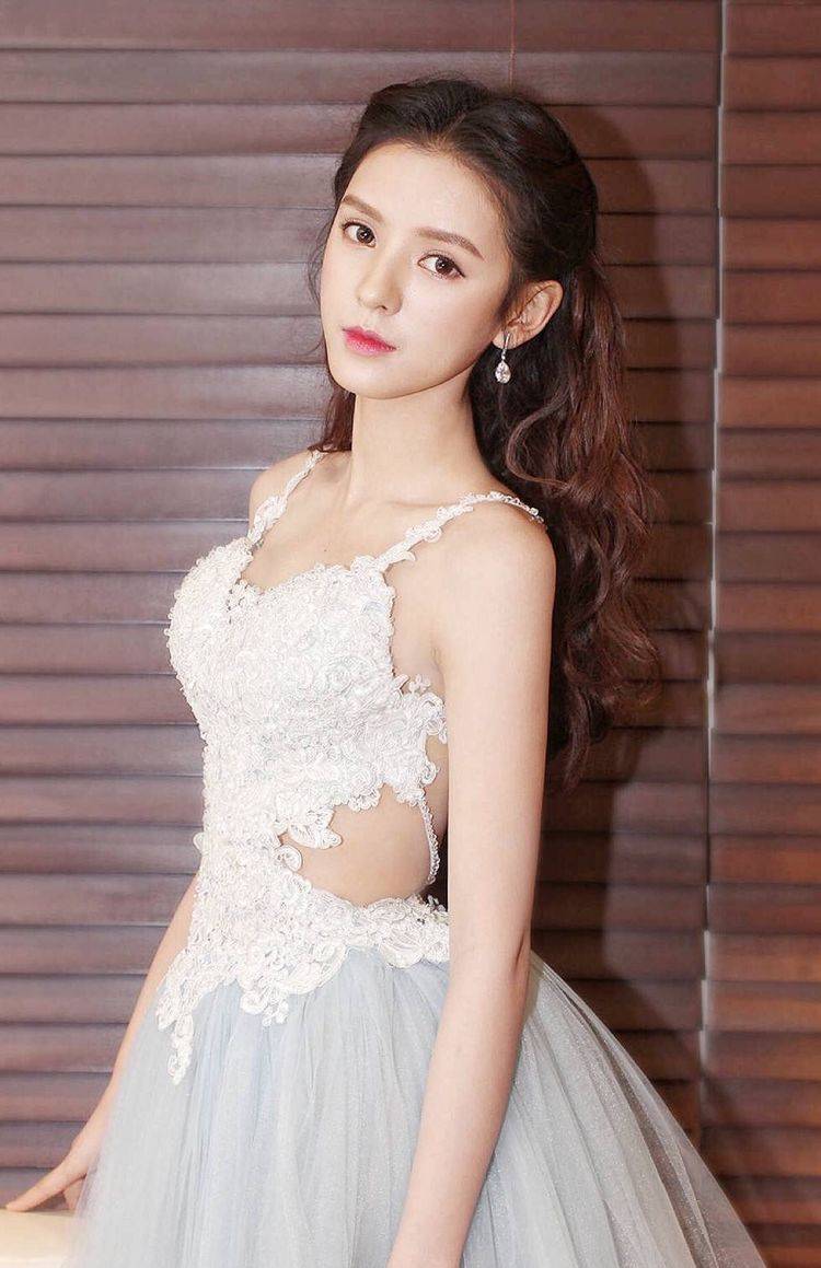 30岁张予曦,身材饱满颜值姣好,展现浓浓的性感魅力_演技_演艺圈_亲爱