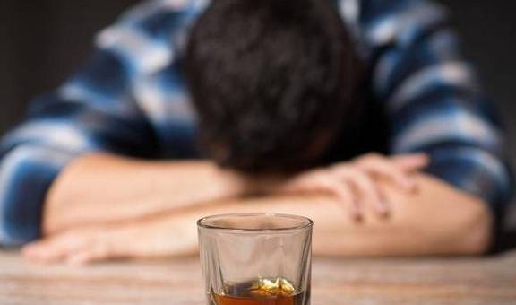 喝多酒呕吐不止怎么缓解 5f2f414969ae46a283c808e6372cf67a.jpeg