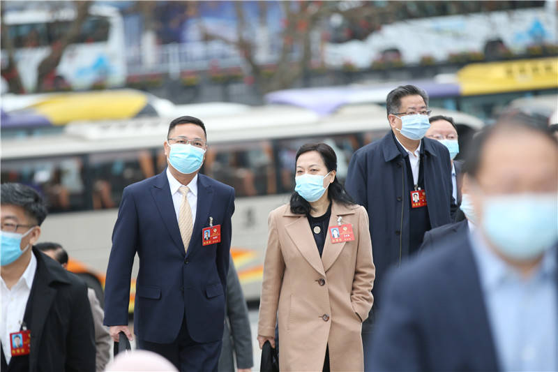 圖集貴州省十三屆人大五次會議開幕代表委員步入會場