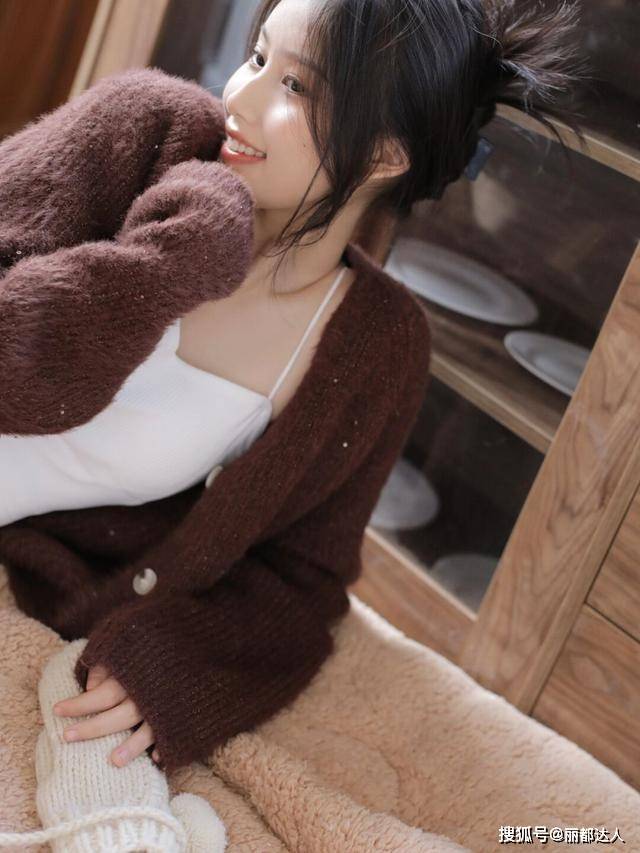 女人怎么打扮最吸引男人 da2ad461df0f4188ba2daa9a205603e1.jpeg