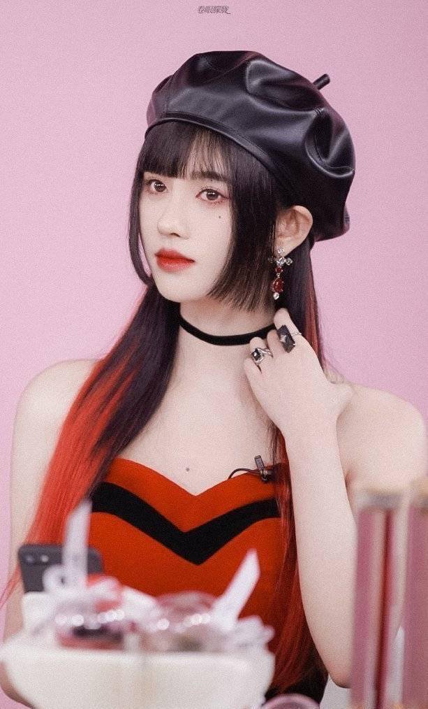 原创鞠婧祎终于把头发扎起来了一改半永久妆容差点没认出来