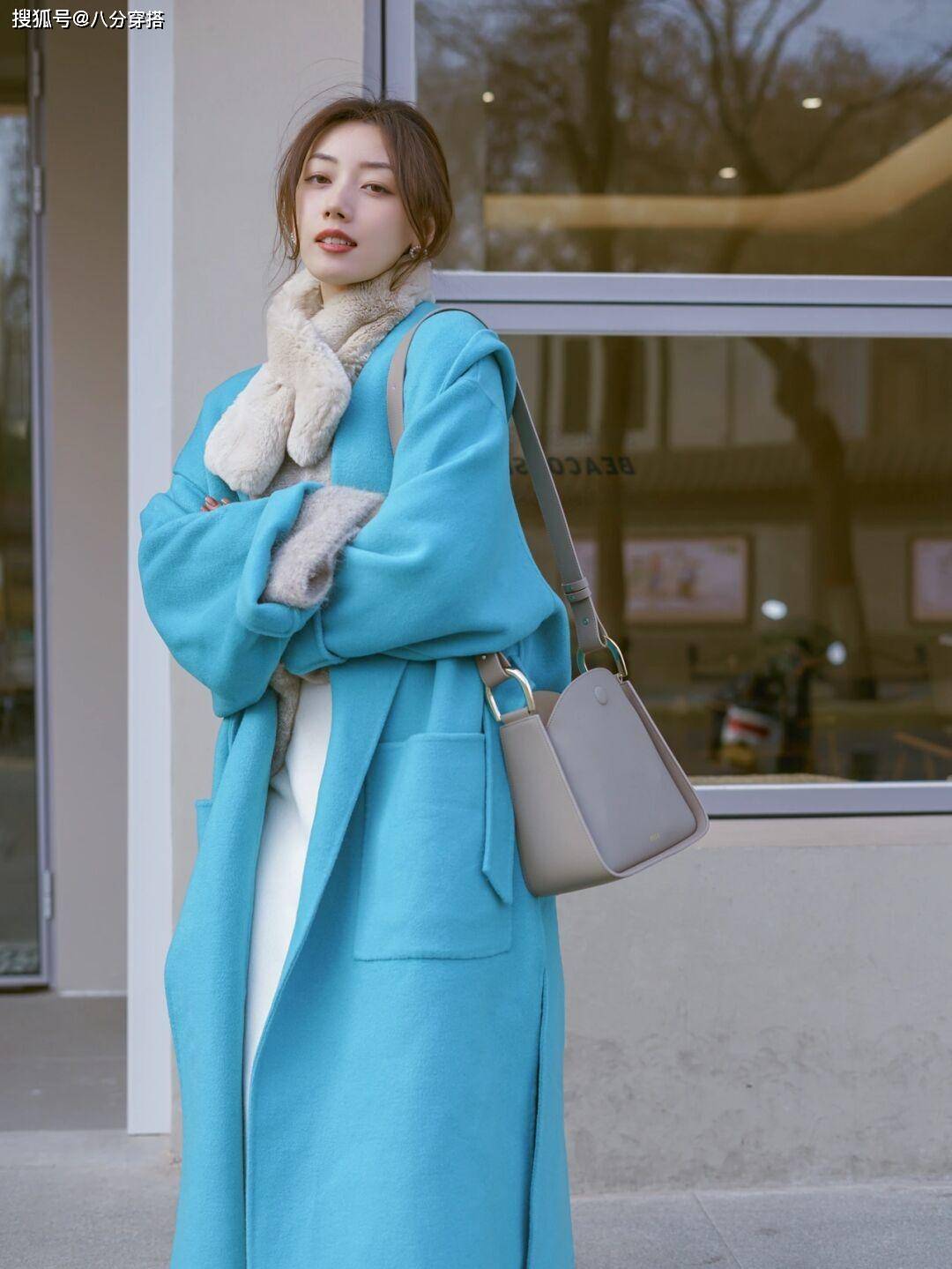 颜色 冬季穿衣想要打破沉闷感？学学这些大衣搭配，温柔显白又不挑人