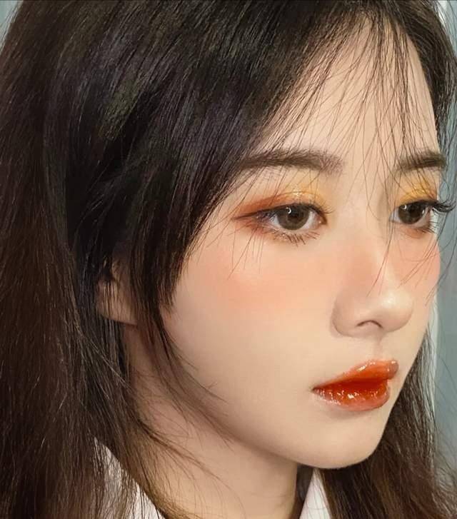 眼睫毛过年聚会，试试“渣女风”妆容，不说多惊艳，但是真的“渣”